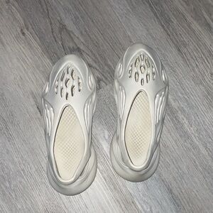 PRICE Negotiatioablle Yeezy Foam Runner 'Sand' SIZE 10.5 US